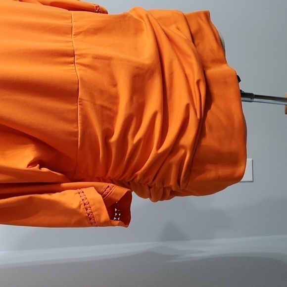 PETER NYGARD, Orange top. Size large Raglan sleeves. Very flattering style. - Picture 3 of 11